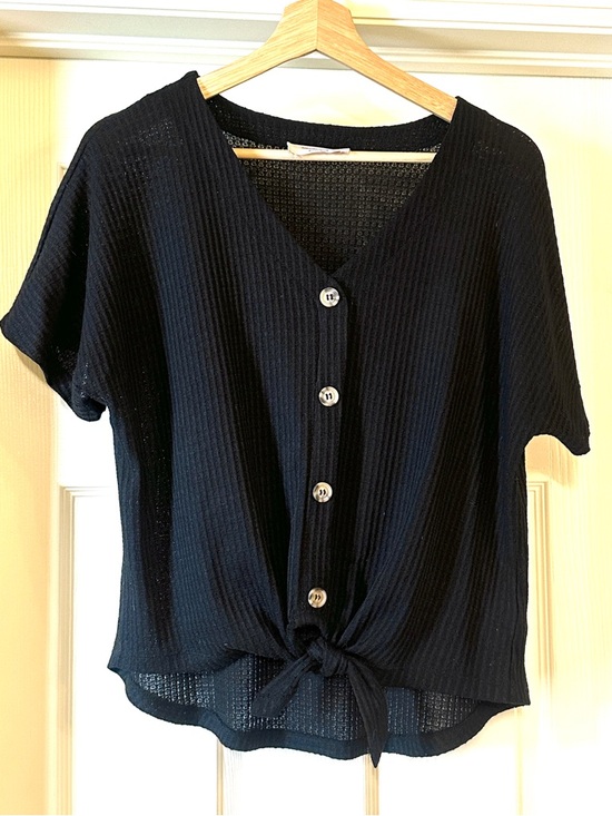Double Zero Tops - Double Zero button down crop
